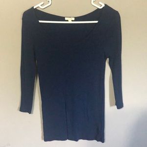 Quarter length navy blue top